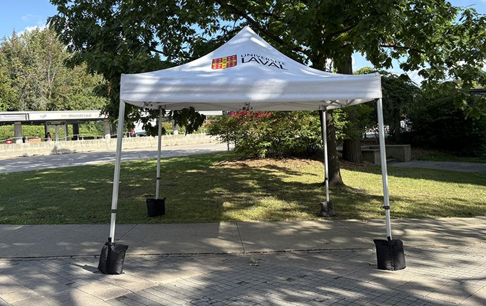 Abri portatif 10 pi x 10 pi avec logo Université Laval