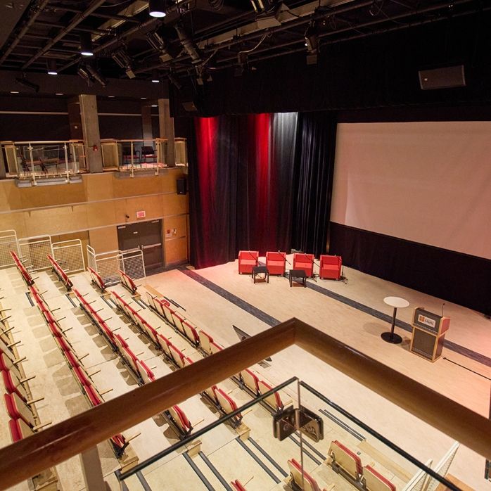 Salle avec gradins